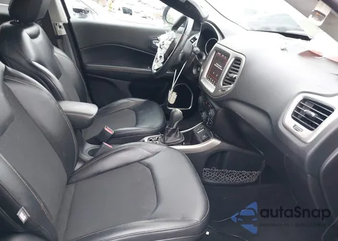 2018 Jeep Compass Latitude Fwd z USA, uszkodzony, nr VIN 3C4NJCBB1JT105718